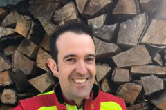 Baumfäller Herr Hesse, Baumfällung, Gefahrbaumbeseitigung, Häcksler, Kaminholz, Motorsäge